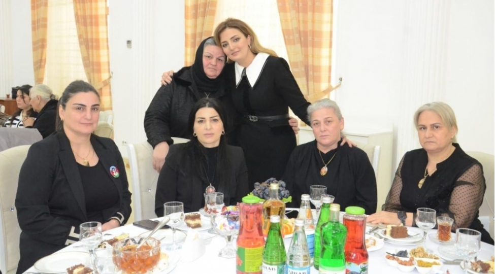 konul-nurullayeva-nizami-rayon-ictimaiyyetinin-qadin-numayendeleri-ile-gorushub-foto