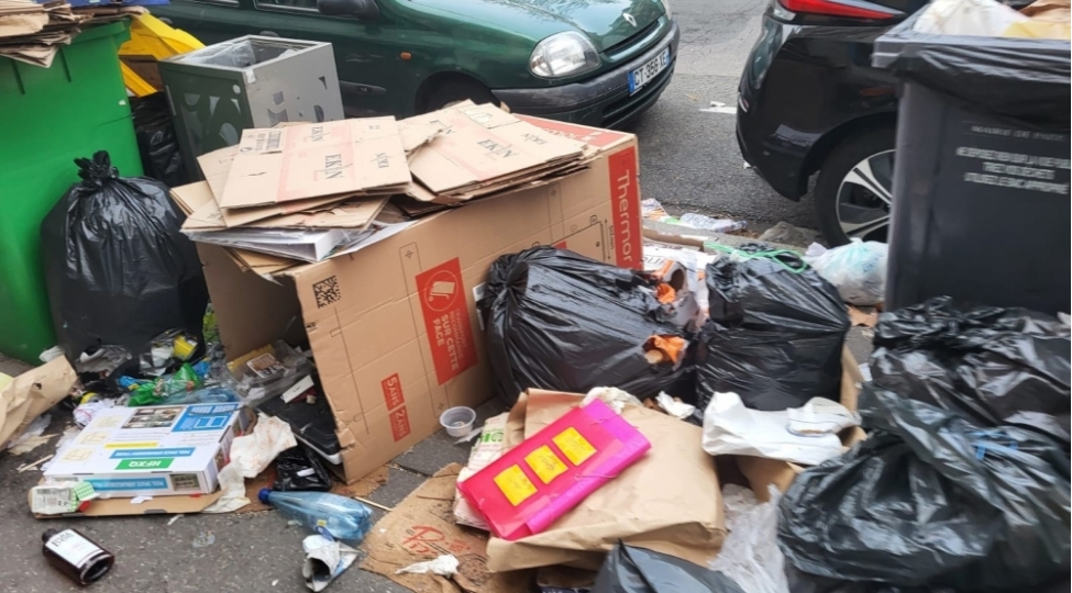 paris-kuchelerinde-4500-ton-zibil-yigilib-foto