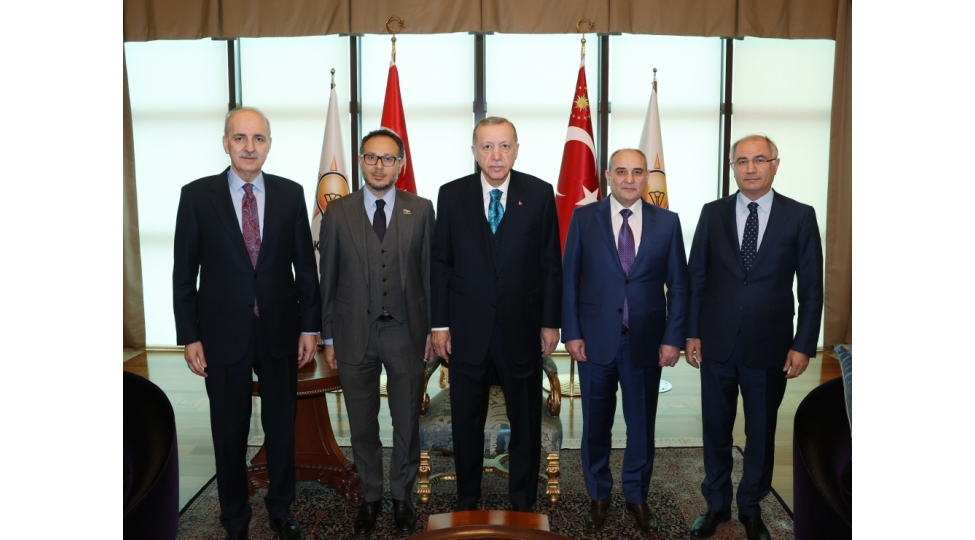 receb-tayyib-erdogan-yap-sedrinin-muavini-merkezi-aparatin-rehberi-tahir-budaqovun-rehberlik-etdiyi-numayende-heyetini-qebul-edib