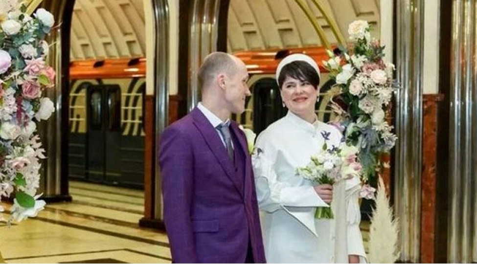 metroda-uch-cutluk-evlendi