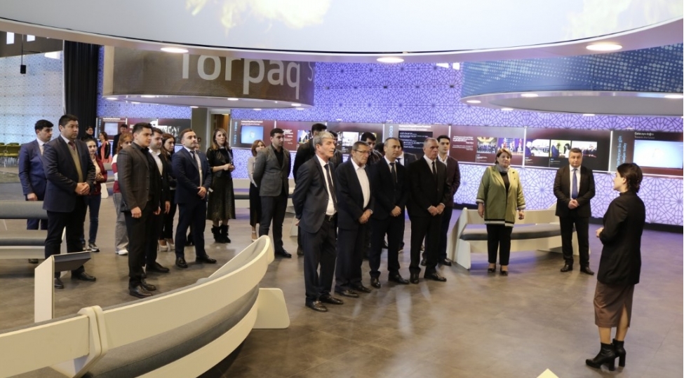 qaxda-genc-partiya-feallari-heyder-eliyev-merkezini-ziyaret-edibler-foto