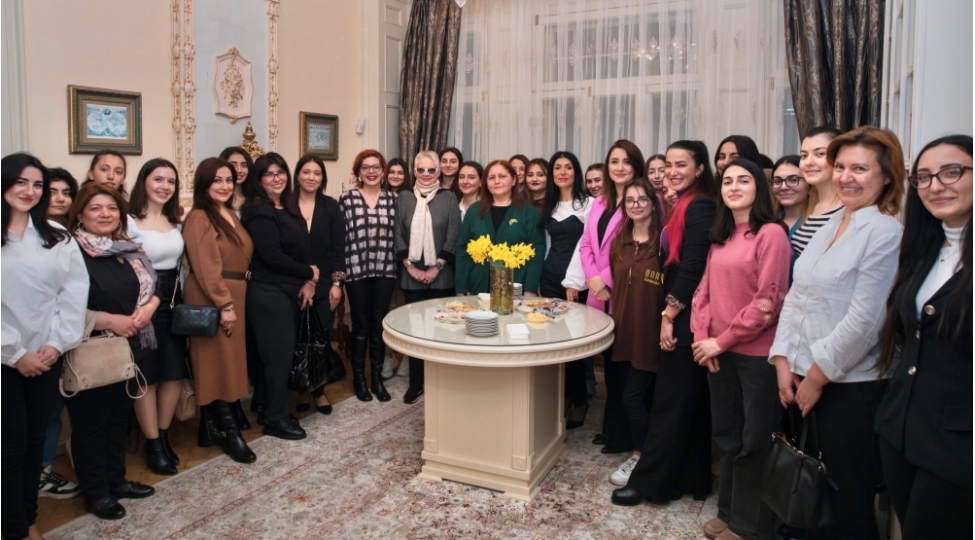 icherisheherde-qadintalks-layihesi-cherchivesinde-gorush-kechirilib-foto