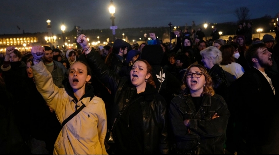 aksiyachilar-makron-istefa-shuari-seslendirirler-foto