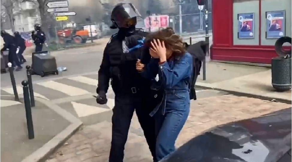 fransa-polisinin-etirazchilara-qarshi-zorakiliginin-yeni-goruntuleri-yayilib