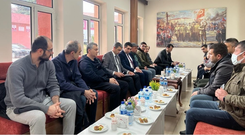 sefirlik-emekdashlari-turkiyede-mualice-alan-muharibe-ishtirakchilarini-herbchileri-ziyaret-edib