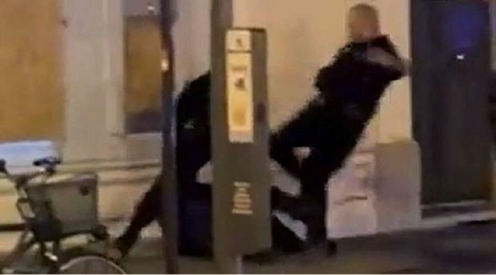 parisde-polis-numayishchini-hushunu-itirene-qeder-doydu-video