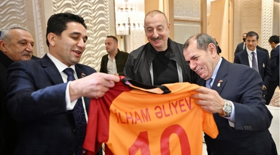 qalatasarayin-prezidentinden-azerbaycan-prezidenti-ilham-eliyeve-hediyye-foto