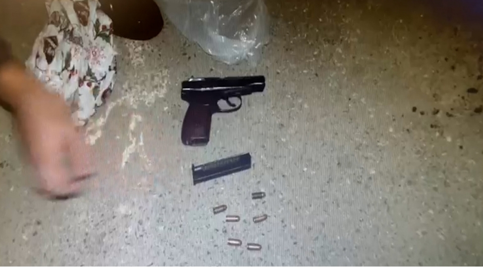 bakida-avtomobilinde-makarov-gezdiren-shexs-saxlanilib-video