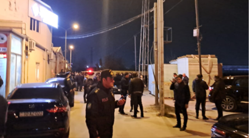 hazirda-fazil-mustafanin-evinin-qarshisi-video