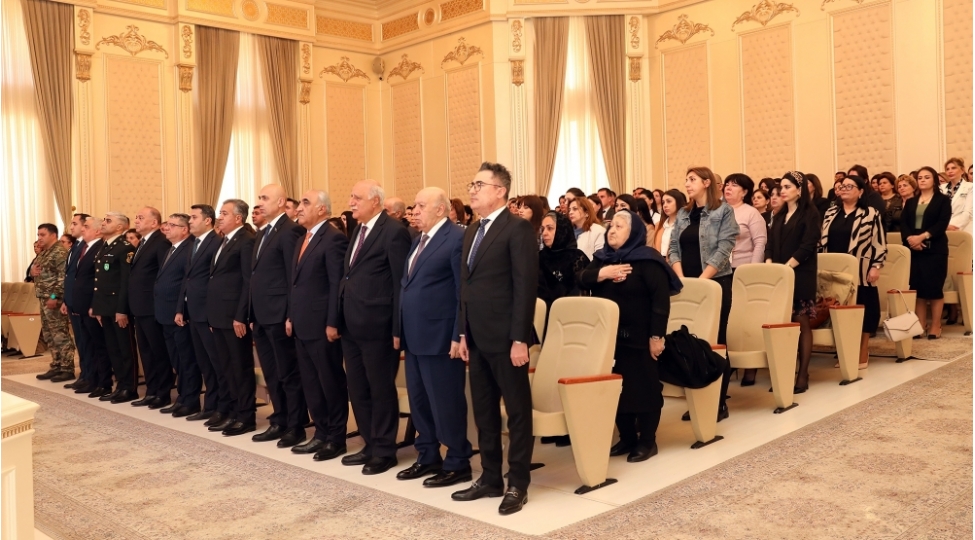 musteqil-azerbaycan-dovleti-heyder-eliyev-ideyalari-esasinda-zirveler-feth-edir-foto