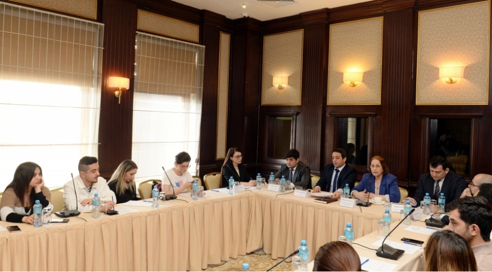 ailedaxili-problemler-qadin-ve-ushaqlarla-elaqeli-meseleler-mediada-neche-ishiqlandirilmalidir