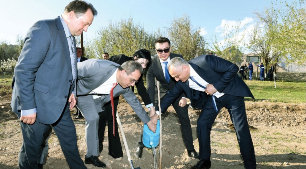ordubadda-azerbaycan-turkiye-ipek-bagi-salinib-foto