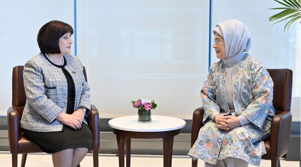 sahibe-qafarova-bmt-nin-xususi-sessiyasi-cherchivesinde-emine-erdoganla-gorushub-yenilenibfoto