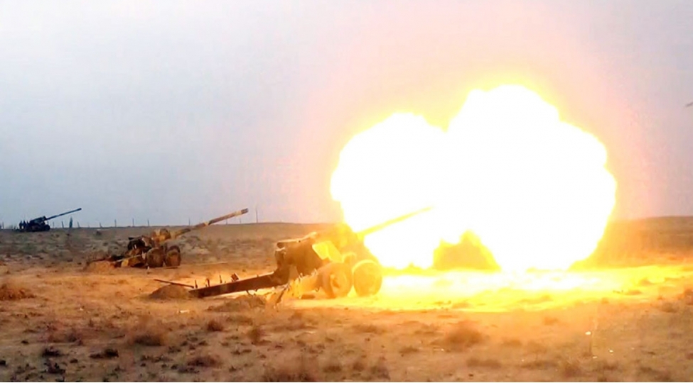 azerbaycan-ordusunun-artilleriya-bolmeleri-doyush-atishli-telim-kechirib-video
