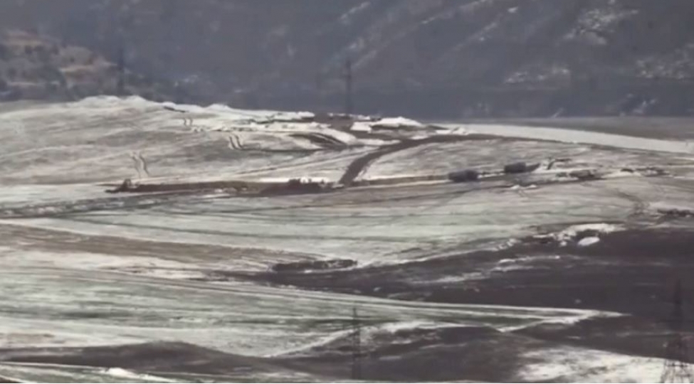 azerbaycan-ordusunun-nezarete-alinan-erazilerde-mohkemlenmesini-eks-etdiren-goruntuler-yayilib