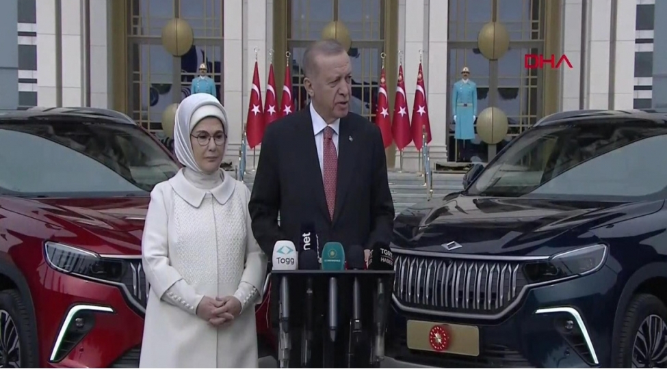 turkiyede-togg-elekromobilinin-ilk-numunesi-erdogana-teqdim-olunub