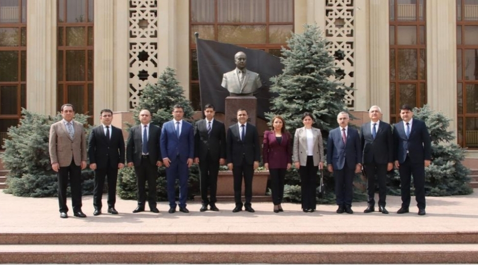 azerbaycan-ile-ozbekistan-arasinda-informasiya-sahesinde-emekdashliq-meseleleri-muzakire-olunub-foto