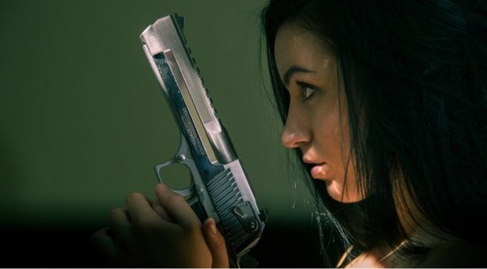 etcheken-mashin-sifarish-eden-qadina-makarov-tapanchasi-gonderildi