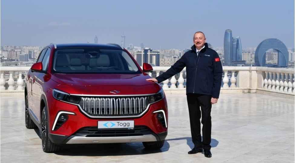 turkiyenin-ilk-yerli-elektromobili-togg-azerbaycan-prezidentine-teqdim-olunub