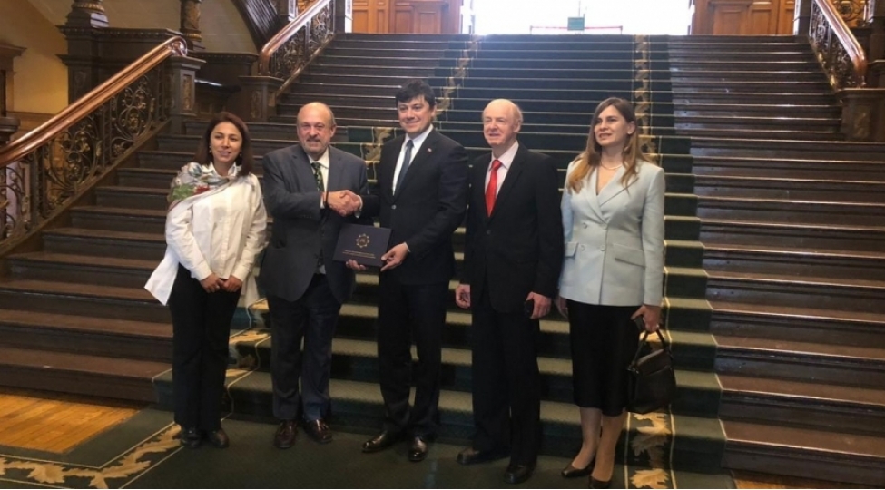 torontoda-azerbaycan-evi-achilacaq-foto