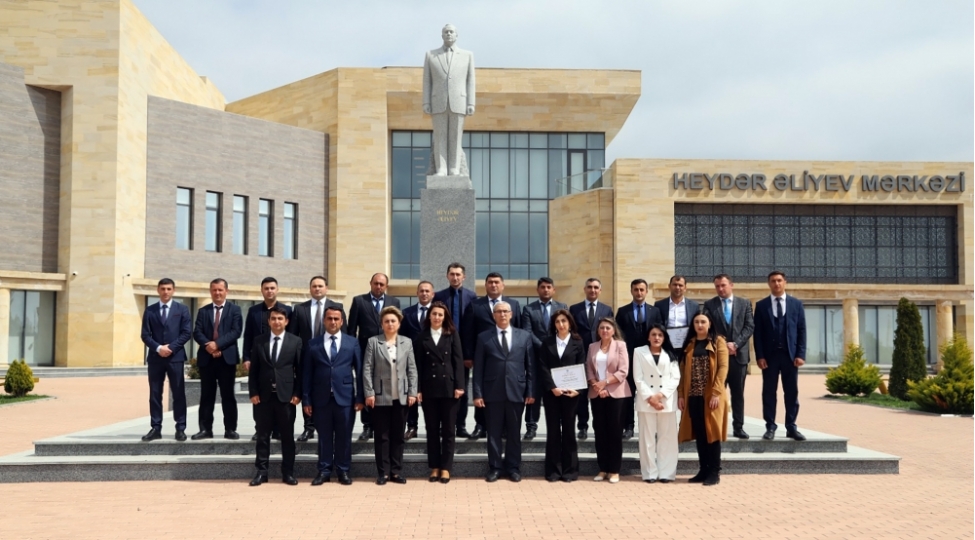 genc-partiya-feallari-heyder-eliyev-merkezini-ziyaret-edibler-foto