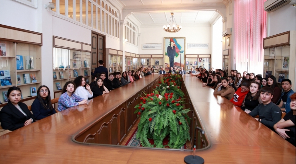 azerbaycan-gencleri-heyder-eliyev-irsini-derinden-oyrenmelidirler-foto