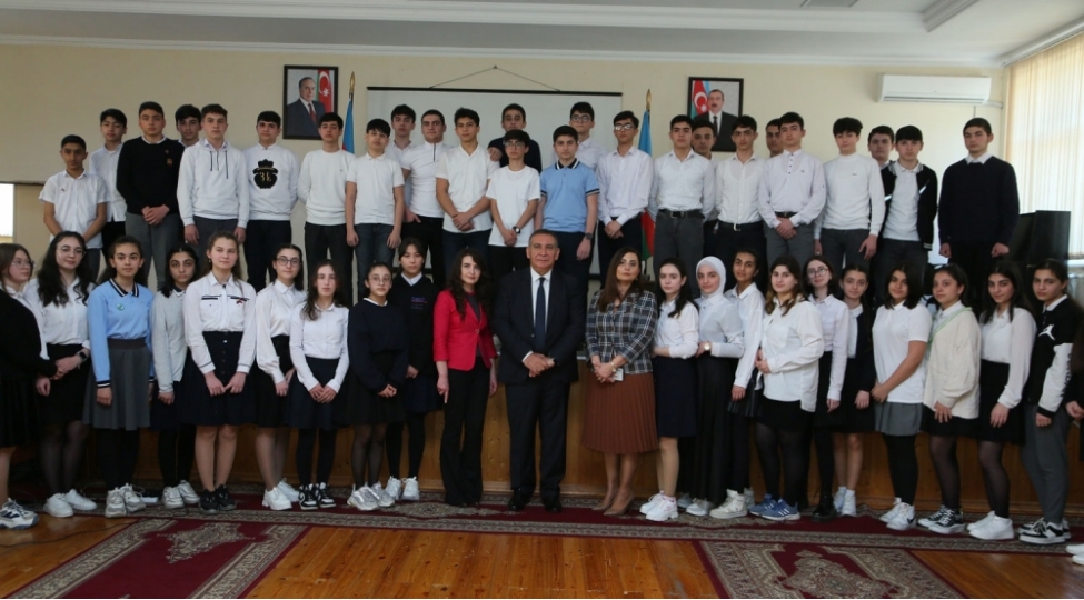 metbuat-shurasinin-sedri-mektebde-foto