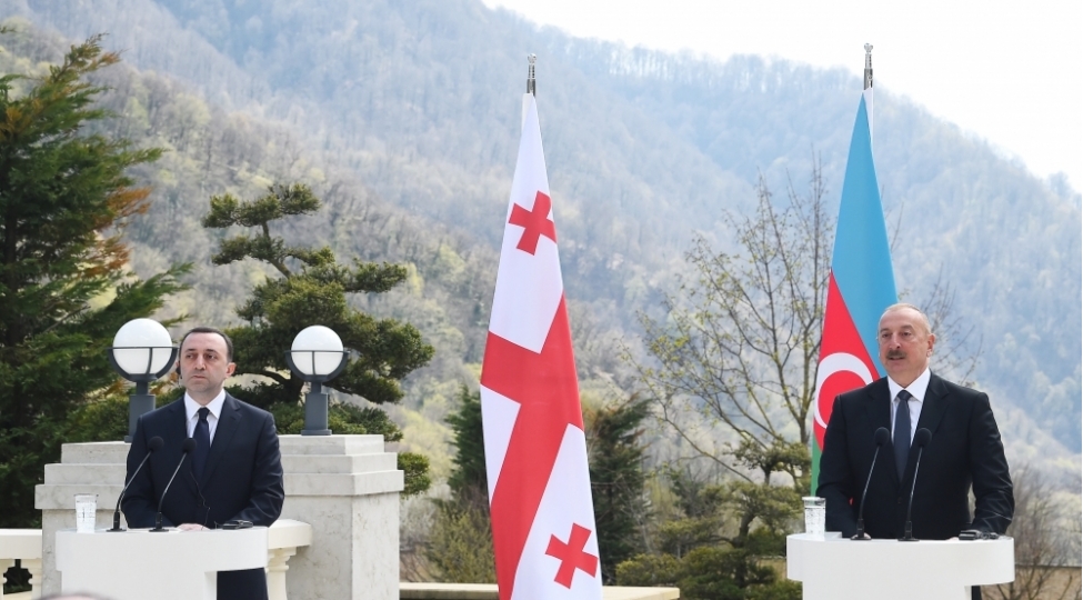 prezident-ilham-eliyev-ve-bash-nazir-irakli-qaribashvili-metbuata-beyanatlarla-chixish-edibler-yenilenib