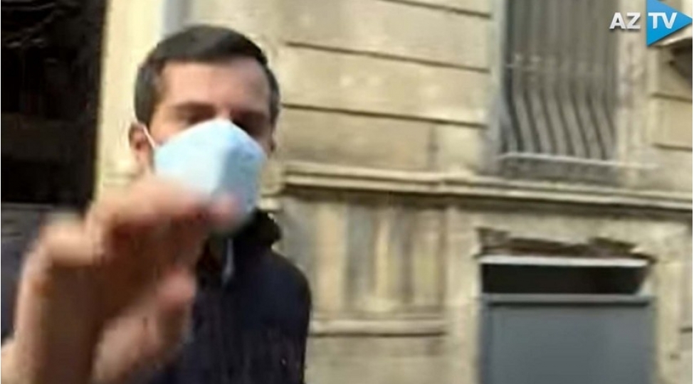 aztv-emekdashlari-iran-sefirliyinin-qarshisinda-hucuma-meruz-qaliblar