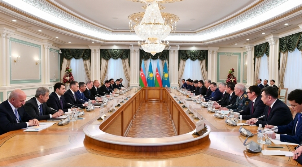 azerbaycan-ve-qazaxistan-prezidentlerinin-genish-terkibde-gorushu-olub-fotoyenilenib
