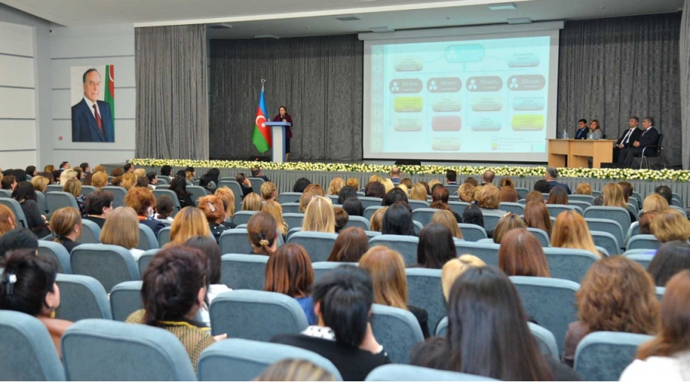 bshti-nin-mudiri-bagchalar-uzre-normativ-huquqi-senedlerin-ishlenmesi-barede-tapshiriqlar-verib-foto