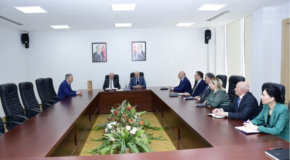 yap-merkezi-aparatinda-partiyanin-veteranlar-shurasinin-uzvu-eli-hesenovun-75-illik-yubileyi-munasibetile-gorush-kechirilib-foto