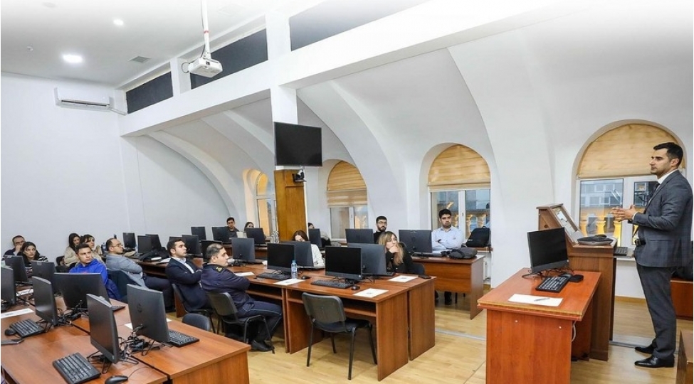 adif-maliyye-savadliliginin-artirilmasi-movzusunda-telim-kechirib-foto