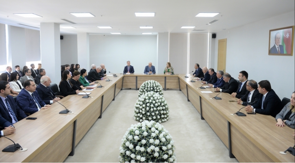 yap-merkezi-aparatinda-professor-ejder-ismayilovun-anadan-olmasinin-85-ci-ildonumune-hesr-olunan-konfrans-kechirilib-foto