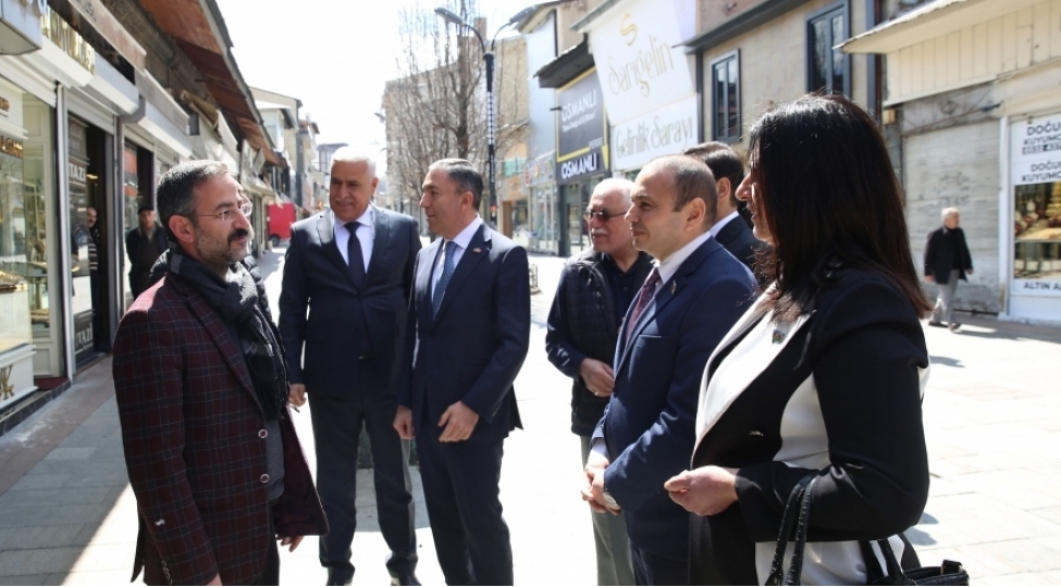 yap-in-numayende-heyetinin-uzvleri-erzurumda-turk-ticaretchilerle-gorushubler