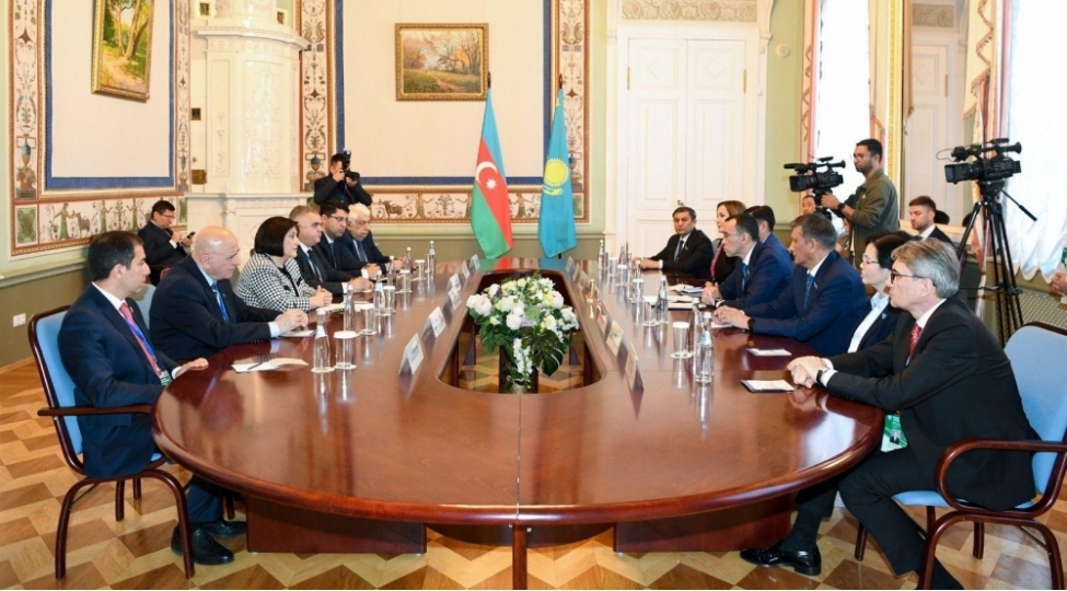 sahibe-qafarova-qazaxistanli-hemkariile-gorushub