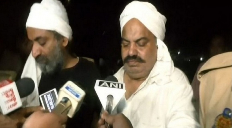 hindistanda-kechmish-siyasetchi-ve-qardashi-canli-yayimda-gullelenib