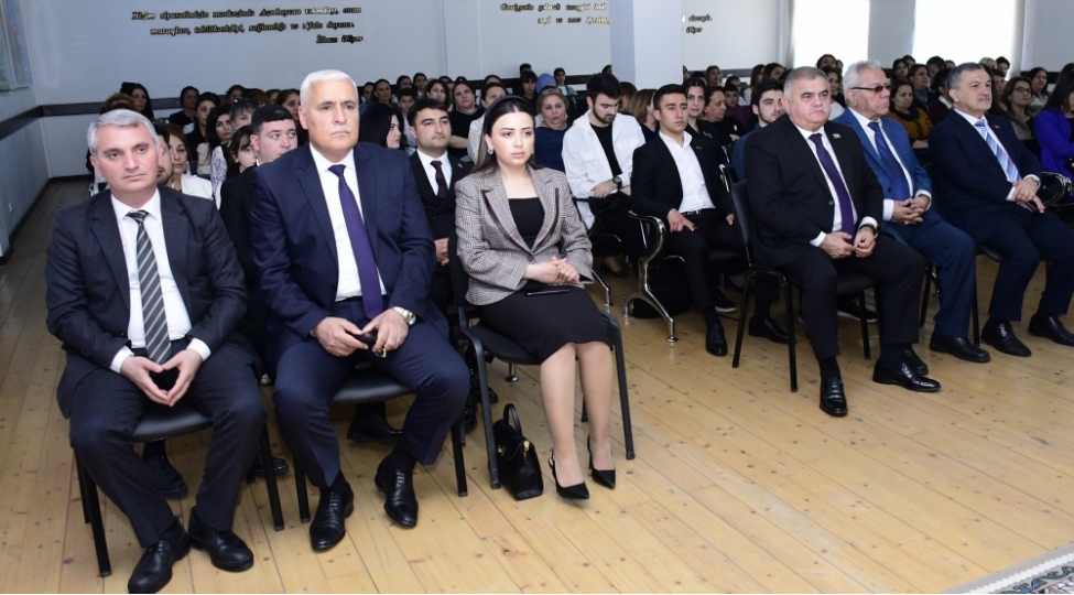 heyder-eliyev-ushaqlarin-gozu-ile-foto