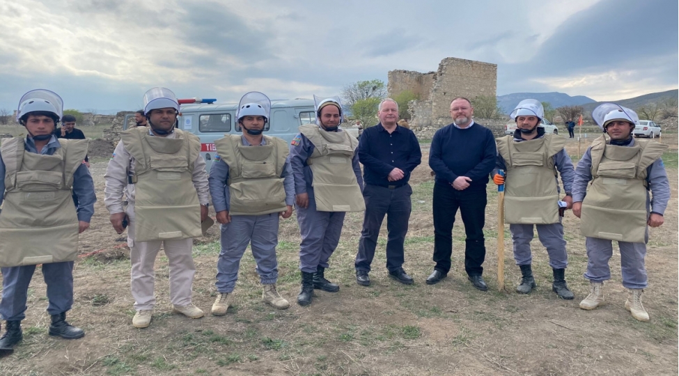 britaniyali-parlementari-ermeni-quvveleri-terefinden-1-milyondan-chox-mina-basdirilib