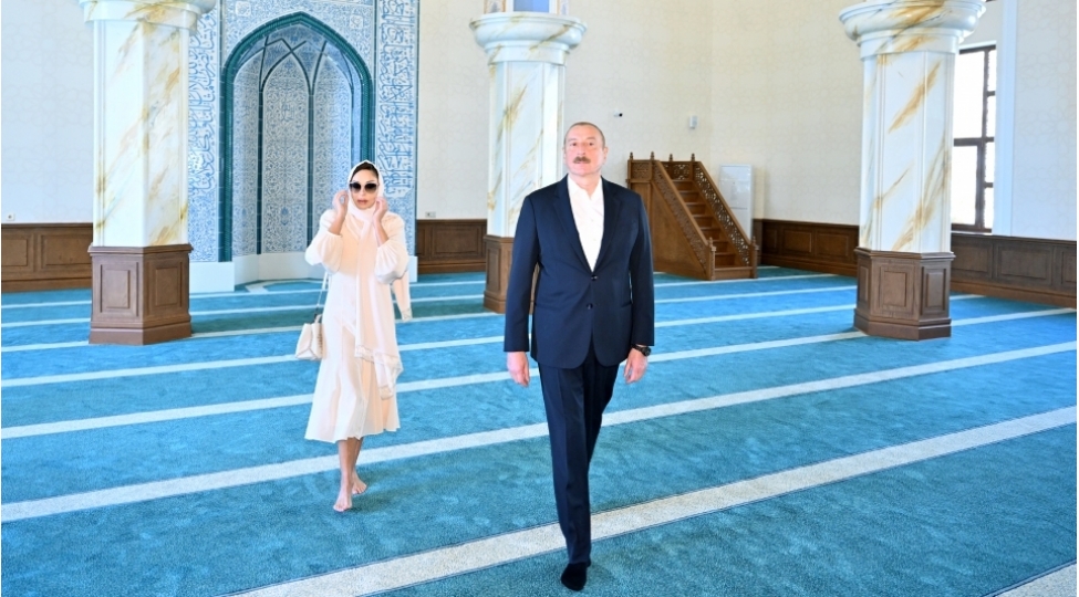 prezident-ilham-eliyev-ve-birinci-xanim-mehriban-eliyeva-nerimanov-rayonunda-cume-mescidinin-achilishinda-ishtirak-edibler