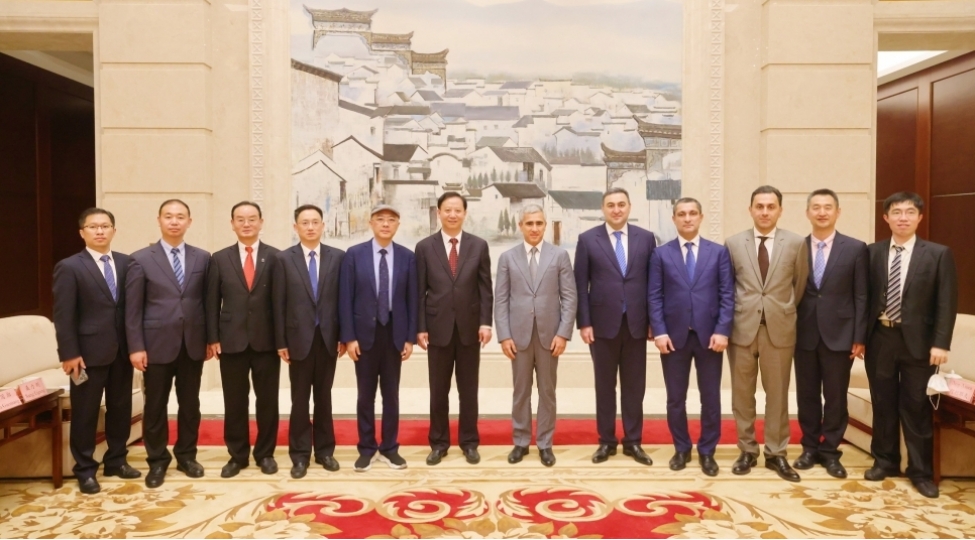 chindeki-azerbaycan-medeniyyetine-pencere-pavilyonu-ziyaretchi-axini-ile-sechilir-foto