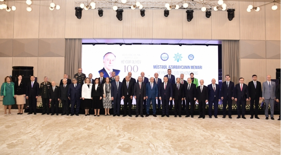 umummilli-liderin-100-illik-yubileyine-hesr-olunmush-musteqil-azerbaycanin-memari-movzusunda-beynelxalq-elmi-konfrans-oz-ishine-bashlayib-foto
