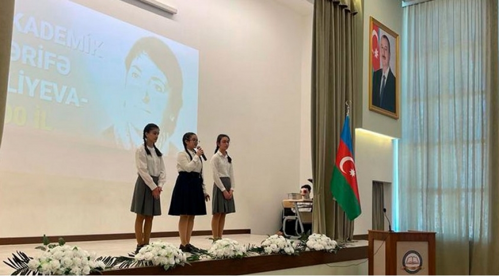 baki-mekteblerinde-akademik-zerife-eliyeva-anilib-foto