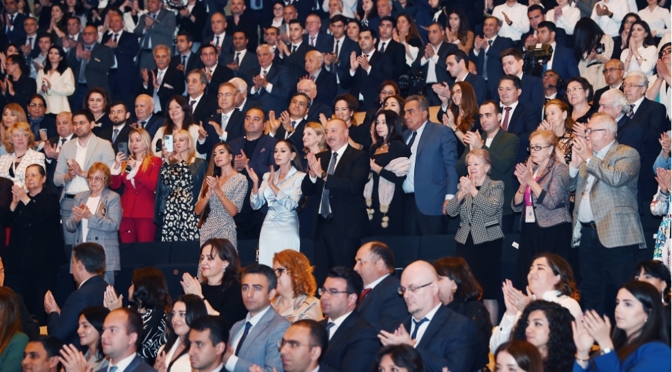 heyder-eliyev-merkezinde-akademik-zerife-eliyevanin-100-illiyi-munasibetile-konsert-olub-prezident-ve-birinci-xanim-tedbirde-ishtirak-edibler