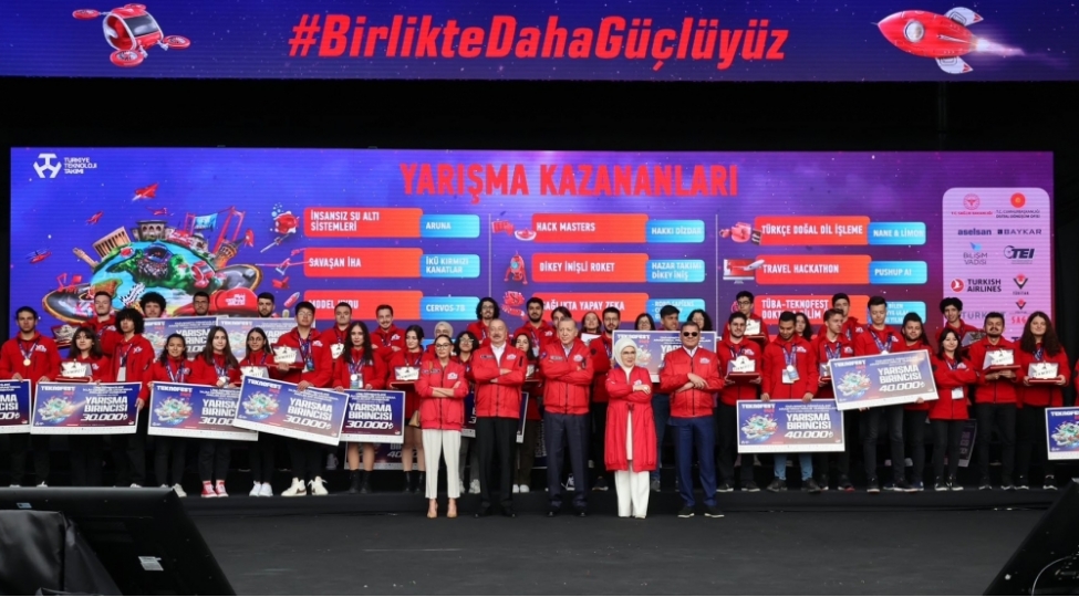 emine-erdogan-festivaldan-paylashim-etdi