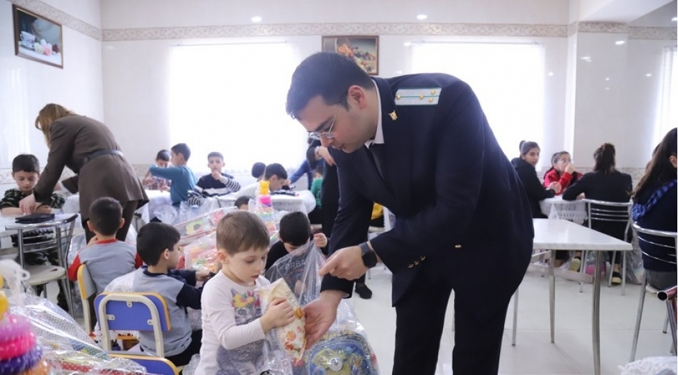 prokurorluq-emekdashlari-ushaq-ve-korpeler-evlerini-ziyaret-edib-foto