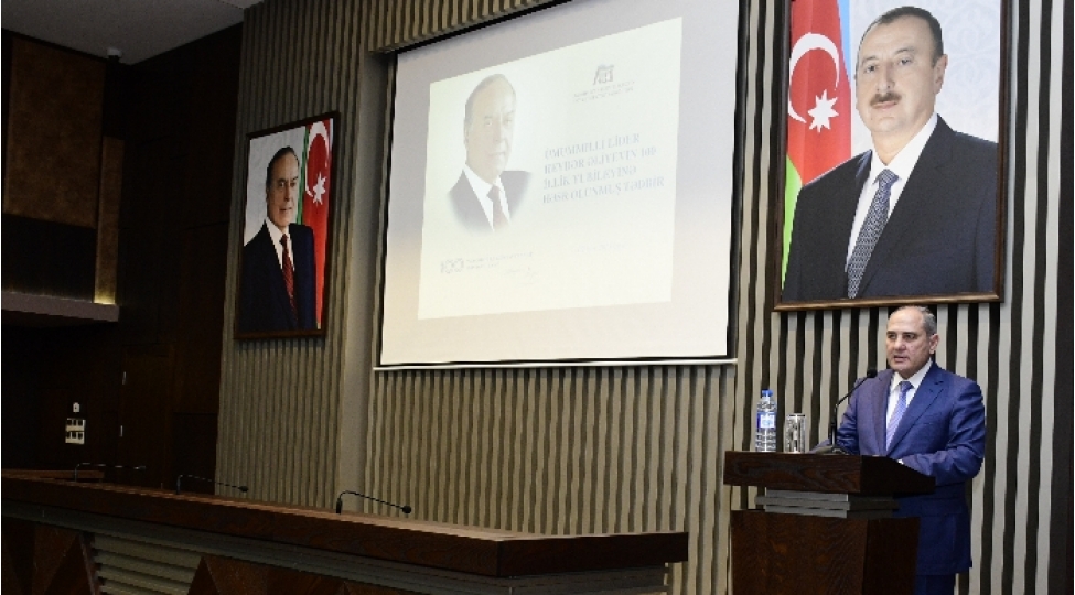 dovlet-statistika-komitesinde-ulu-onder-heyder-eliyevin-anadan-olmasinin-100-illik-yubileyine-hesr-olunan-tedbir-kechirilib-foto