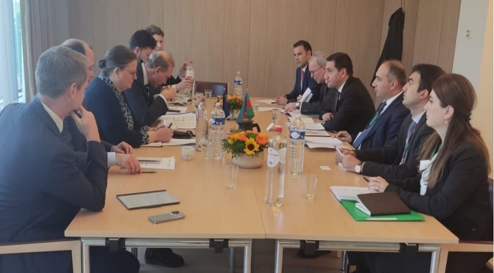hikmet-haciyev-iv-ai-azerbaycan-tehlukesizlik-dialoqu-cherchivesinde-gorush-kechirib-foto