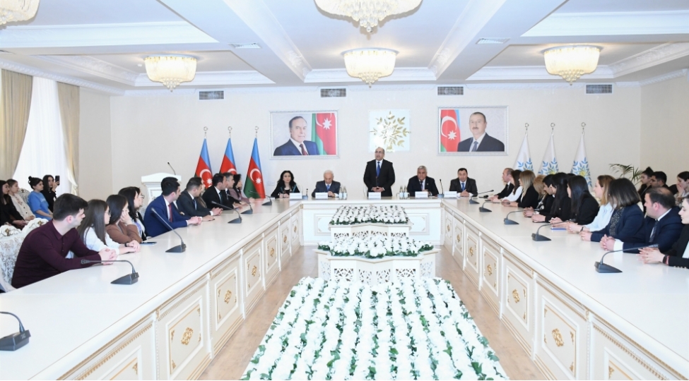 azerbaycanin-muasir-tarixi-heyder-eliyevin-adi-ile-baglidir-foto