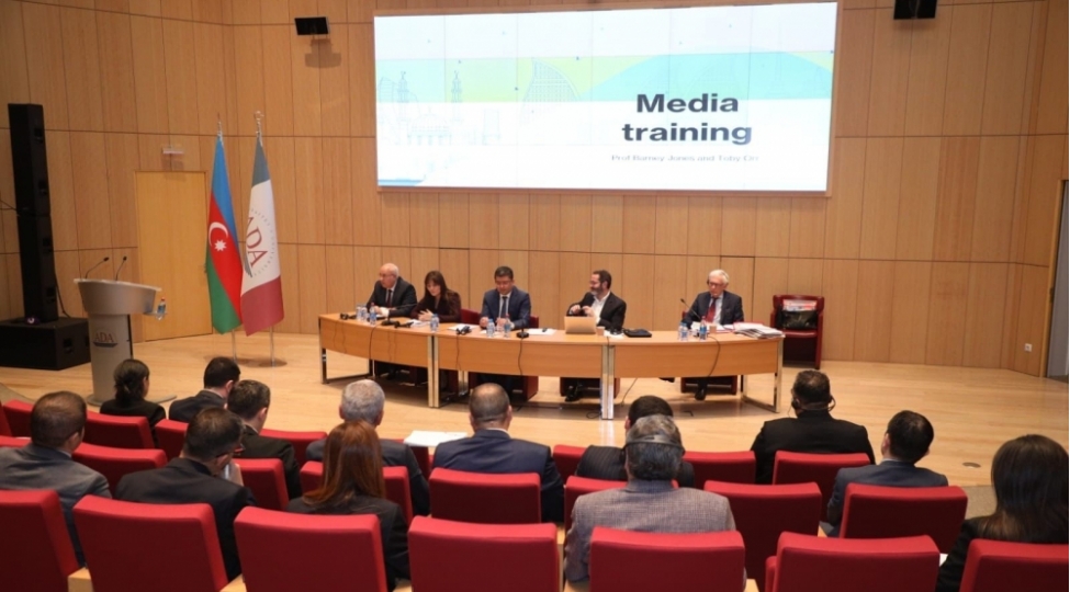 metbuat-xidmetlerinin-rehberleri-uchun-master-klas-teshkil-olunur-foto